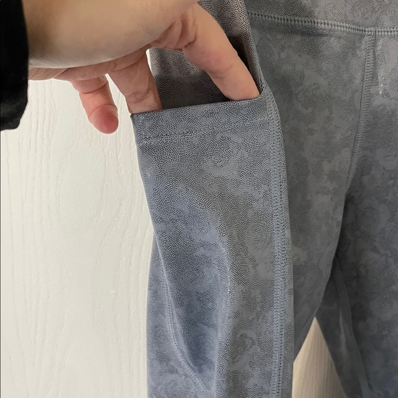 ZYIA NWT Slate Floral Pocket Light In Tight 7/8 24” Leggings Metallic Size 2 - Picture 5 of 11